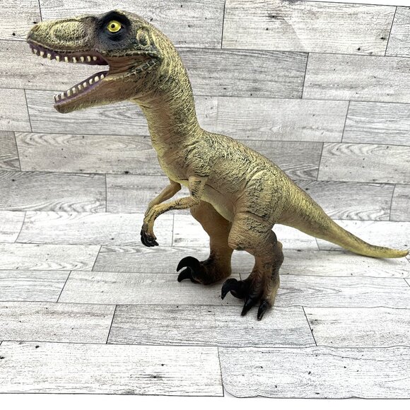 Toys R Us Maidenhead Velociraptor Rubber‎ 11" Tall x 18" Long Dinosaur - Picture 1 of 8